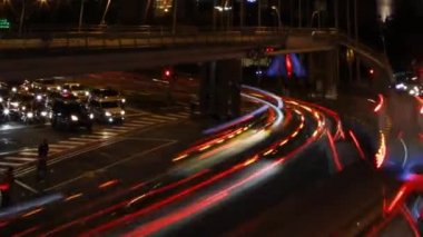 Taipei, Tayvan-18 Mayıs 2016: Yoğun Taipei 'de Yoğun Taipei şehrinde Timelapse Hava Görünümü Şehir Trafik Arabaları, Motosikletler ve Farklı Araçlar Sürüyor