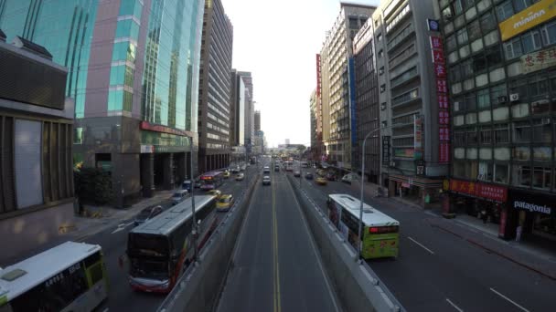 2016年3月3日 4K空中ビューシティビュー台北 台湾での光の日ダンでの交通を見る — ストック動画