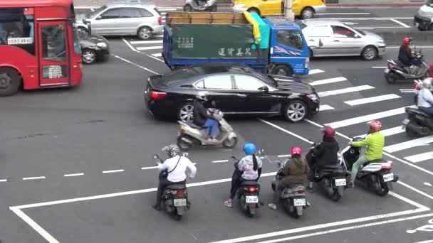 Taipei Taiwan March 2016 Aerial Traffic Cars Motorbikes Different Vehicles — стокове відео