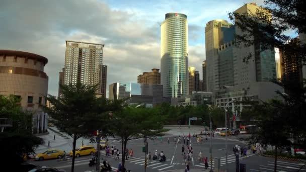 Taipei Taiwan October 2016 Aerial View Street Traffic Pedestrians Cityscape — Stock Video