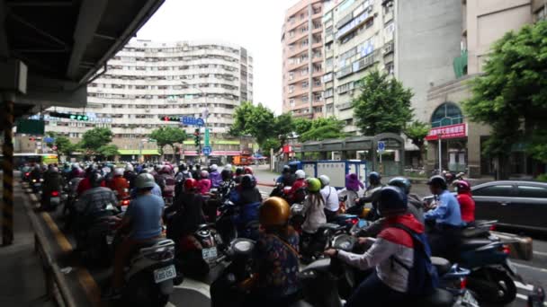 Taipei Taiwan Maj 2016 Trafik Motorcyklar Kör Vägen För Att — Stockvideo