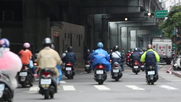 Taipei Taiwan Maio 2016 Motocicletas Trânsito Dirigindo Estrada Para Trabalhar — Vídeo de Stock
