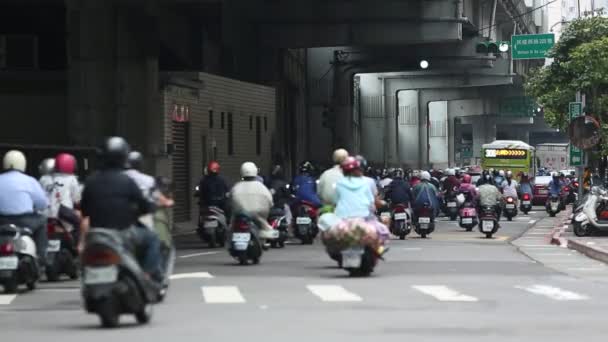 Taipei Taiwan Maio 2016 Motocicletas Trânsito Dirigindo Estrada Para Trabalhar — Vídeo de Stock