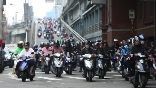 Taipei Taiwán Mayo 2016 Motocicletas Tráfico Que Conducen Por Camino — Vídeo de stock