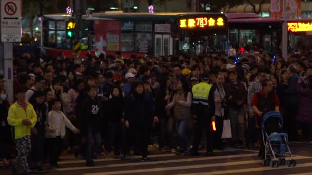 Taipei Taiwán Febrero 2017 Oficial Policía Masculino Asiático Cámara Lenta — Vídeo de stock