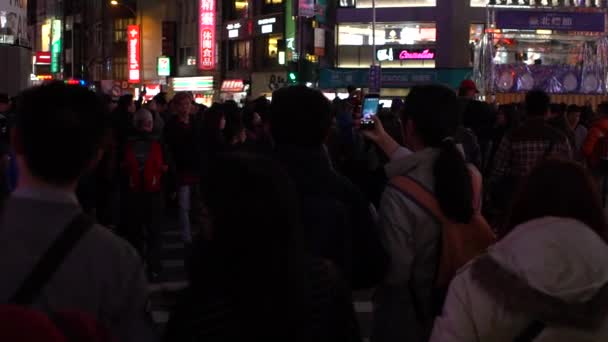 Taipeh Taiwan Februar 2017 Asiatischer Polizeibeamter Zeitlupe Reguliert Die Bewegung — Stockvideo