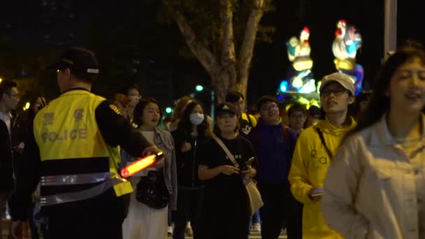 Taipei Taiwan Mars 2017 Agent Police Asiatique Ralenti Réglemente Mouvement — Video