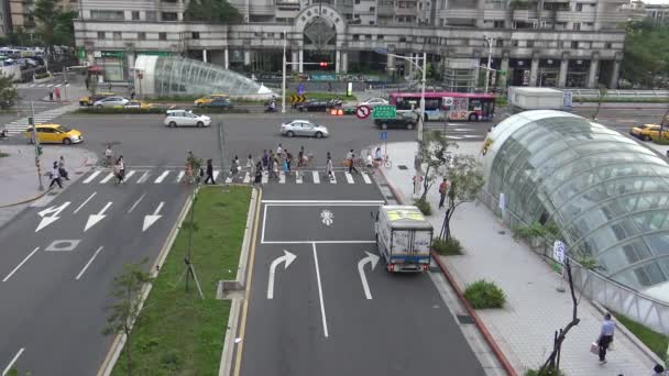 Taipeh Taiwan September 2015 Menschen Und Verkehr Auf Der Straße — Stockvideo