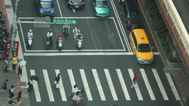 2016年5月26日台湾 台北市 アジア人と観光客の空中散歩 — ストック動画