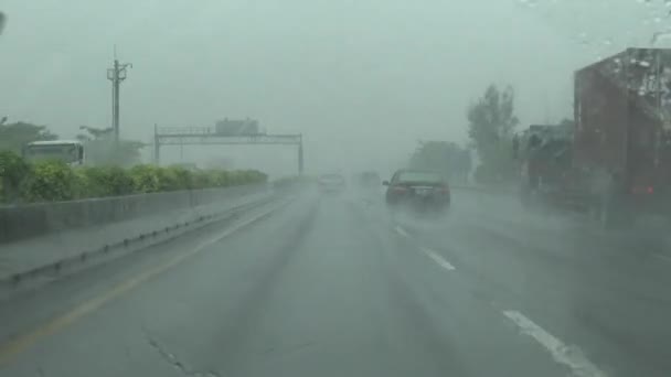 Autorijden Pov Met Gevaar Orkaan Wind Sterke Regen Richting Het — Stockvideo