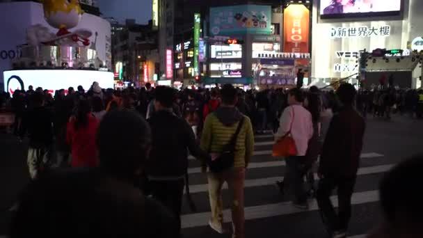 Taipei Taiwan Fevereiro 2017 Vista Calçada Pessoas Andando Multidão Cruzando — Vídeo de Stock