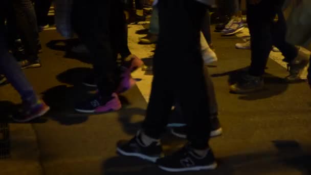 Taipei Tayvan Mart 2017 Kaldırım Manzaralı Caddeden Geçen Kalabalığın Ayakları — Stok video