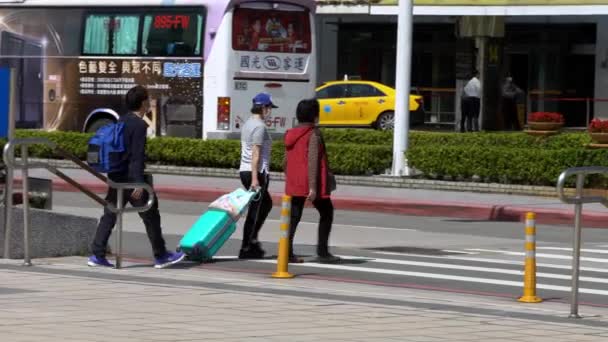 Taipei Taiwan February 2020 Ασιάτες Φορούν Μάσκες Προσώπου Για Μειώσουν — Αρχείο Βίντεο