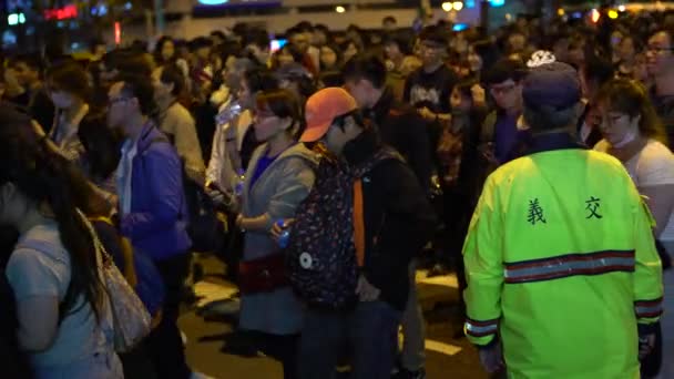 Taipei Taiwan Março 2017 Asiático Policial Masculino Regula Movimento Pedestres — Vídeo de Stock