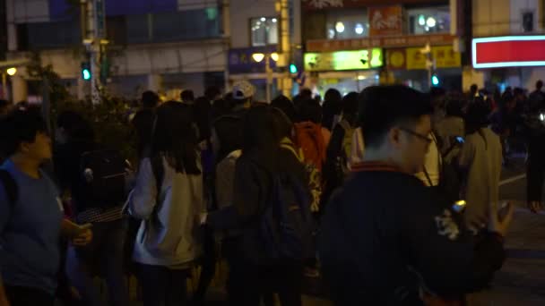 Taipei Taiwan Mars 2017 Sidewalk View Walking Crowd People Crossing — Stockvideo