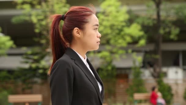 Asiatisk Affärskvinna Som Jobbar Med Mobiltelefon Park Från Taipei Vacker — Stockvideo