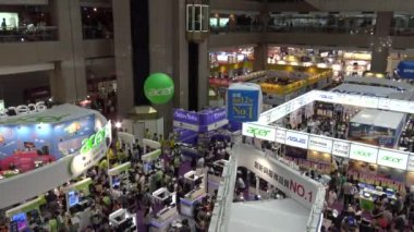 Taipei, Tayvan-01 Ağustos 2015: Taipei Uluslararası Bilgi Teknolojisi Fuarı 'nda 4K Asya Halkı Gezintiye Çıktı