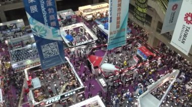 Taipei, Tayvan-01 Ağustos 2015: Taipei Uluslararası Bilgi Teknolojisi Fuarı 'nda 4K Asya Halkı Gezintiye Çıktı