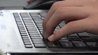 4K Asyalı Erkekler, Expo Bilgisayar 'da Oyun Geliştiricileri sırasında Pc Video Oyunu, Taipei Uluslararası Bilgi Teknolojisi Show-Dan' de yeni teknolojiyle mutluluk ve neşe oynuyor