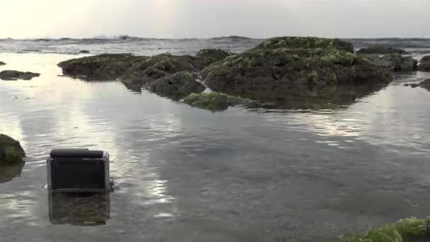 Nový Akční Kamera Nepromokavý Film Krásný Mořský Plášť Mrakem Sluncem — Stock video