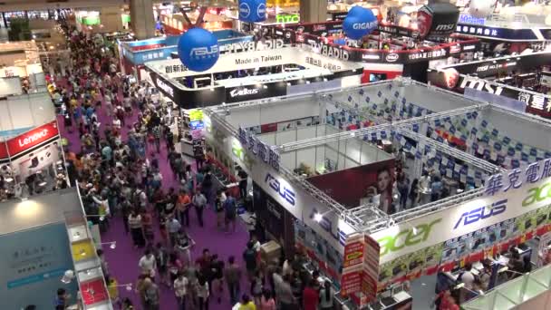 Taipei Taiwan Agosto 2015 Asiatici Piedi Folla Nell Expo Computer — Video Stock