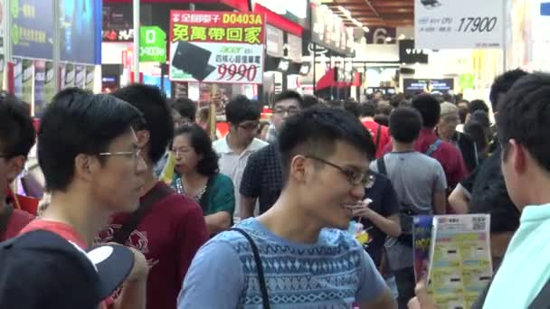 Taipei Taiwan August 2015 Asian People Walking Crowd Expo Computer — стокове відео