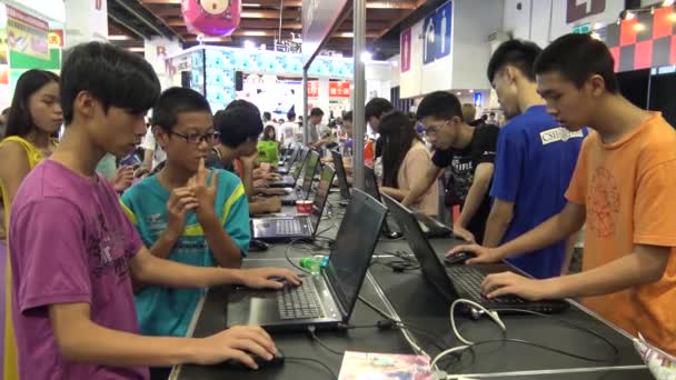 Taipeh Taiwan August 2015 Asian Boys Spielen Videospiel Während Game — Stockvideo