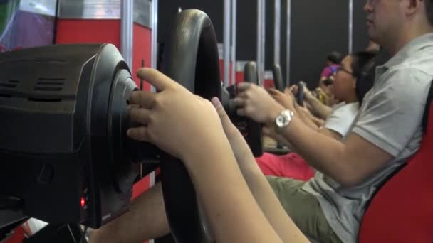 Taipei Taiwan August 2015 Asian Play Racing Car Video Game — Vídeo de stock