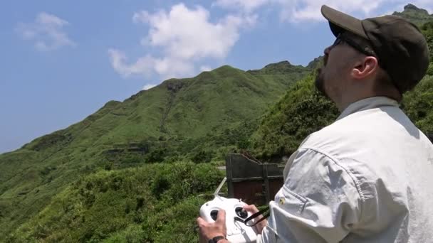 Keelung Taiwan August 2018 Hombre Profesional Jugando Dron Con Control — Vídeos de Stock