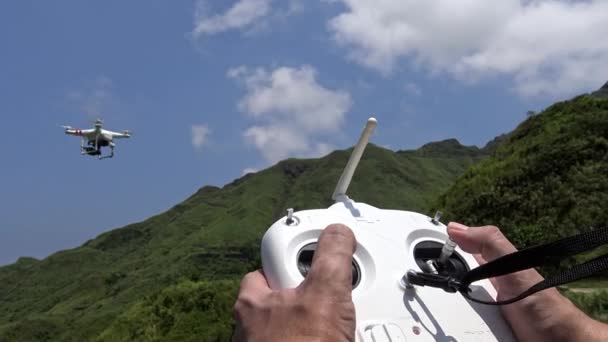 Keelung Taiwan Août 2018 Télécommande Mains Humaines Professionnel Jouant Drone — Video
