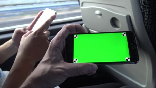 Close Turista Kaukázusi Férfi Show Green Screen Phone Travel Bus — Stock videók