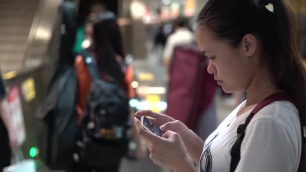 Taipei Taiwán Marzo 2016 Joven Mujer Asiática Usando Smartphone Plataforma — Vídeos de Stock