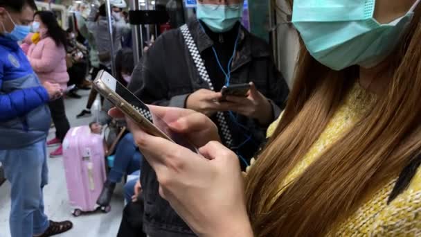 Taipei Tayvan Ocak 2020 Asyalı Kadın Akıllı Telefon Kullanıyor Aktif — Stok video