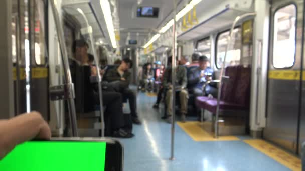 Ultra Close Green Screen Phone Subway Man Waiting Train 用智能手机在地铁里看到的东西In — 图库视频影像