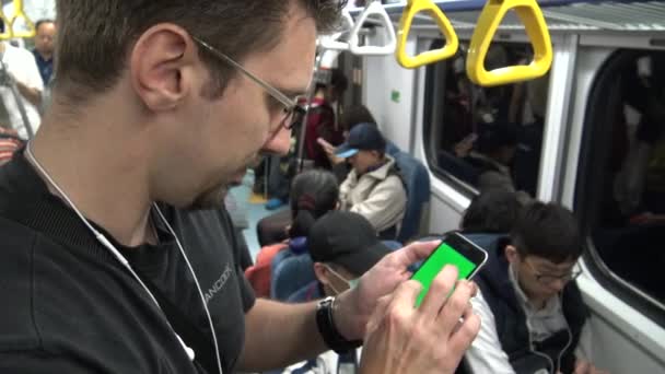 Taipei Tayvan Nisan 2015 Ultra Yeşil Ekran Telefonunun Kapanışı Trende — Stok video