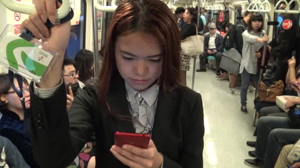 Taipei Tayvan Nisan 2015 Ultra Güzel Asyalı Kadını Bir Trende — Stok video