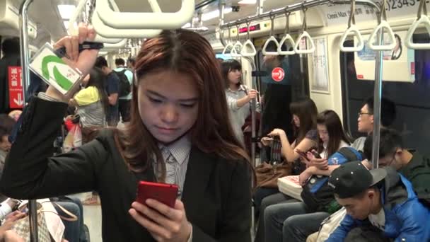 Taipei Tayvan Nisan 2015 Ultra Güzel Asyalı Kadını Trende Gülümse — Stok video
