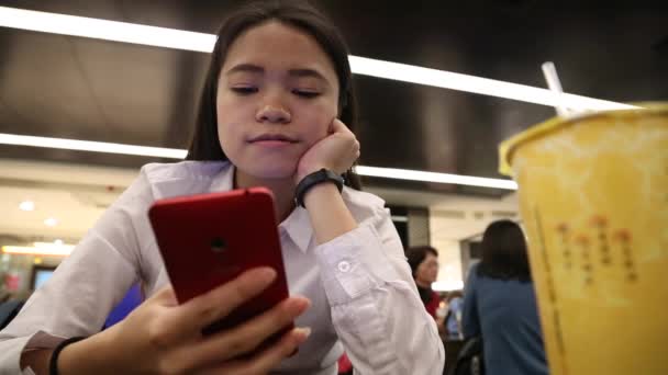 Attractive Asian Businesswoman Drinking Coffee Using Phone Device One Restaurant — Stock Video