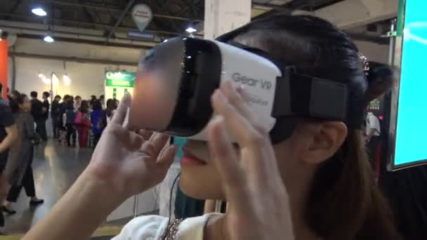 Taipei Taiwan Abril 2016 Juego Realidad Virtual Joven Asiática Chica — Vídeo de stock