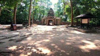 4K, Ta Som Eastern Gopuram. Kamboçya 'daki tapınak harabelerinin kapısı. Antik Kamboçya mimarisi ile Angkor wat kompleksi. Asya 'nın popüler turistik cazibesi.