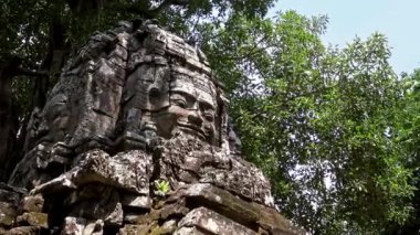 4K, Ta Som tapınağının yüz kuleleri. Angkor Thom 'da taştan yapılmış gülen yüzler. Kamboçya 'nın antik mimari heykelleri. Siem 'de Khmer İmparatorluğu' nun mirası.