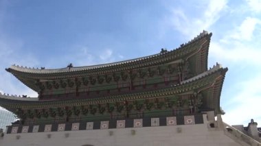 Seul, Güney Kore-12 Eylül 2015: 4K Turist Konağı, Gyeongbokgung Sarayı girişi, Güney Kore-Dan