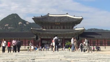 Seul, Güney Kore-12 Eylül 2015: 4K Turist Konağı, Gyeongbokgung Sarayı girişi, Güney Kore-Dan