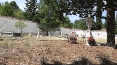 Nerpio-Dan Katolik Mezarlığı 'ndaki mezarlar