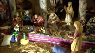 Extremadura, İspanya-11 Aralık 2016: Noel sezonundaki son akşam yemeği sahnesini temsil eden bibloların doğum sahnelerinin 4K sergisi