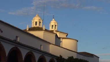4K Saint Maria de los Remedios Shrine, Afrika kıtasında bulunan Badajoz devletinde bir şehirdir. Kilisenin içinde çarelerin bakiresi var.