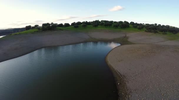 Top Luchtfoto Van Dehesa Met Grasvelden Lagunes Eiken Landbouwgrond Velden — Stockvideo