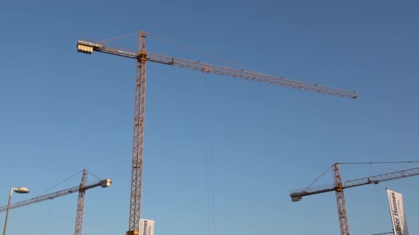Sevilla Spanien Januar 2019 Haus Bau Mit Industriellen Turmdrehkranen Baukran — Stockvideo