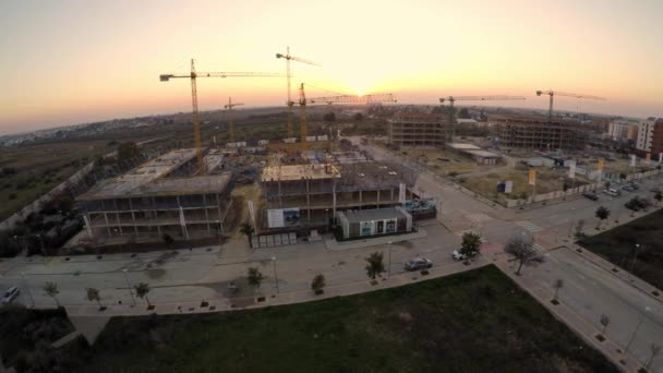 Drone Aéreo Disparó Sobre Nuevo Edificio Construcción Con Puesta Sol — Vídeos de Stock