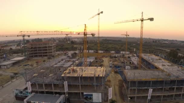 Dron Aéreo Disparó Sobre Nuevo Edificio Construcción Con Puesta Sol — Vídeo de stock